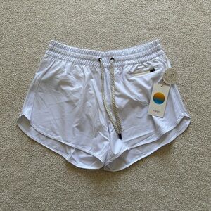 NWT Vuori Clementine Short 2.5"